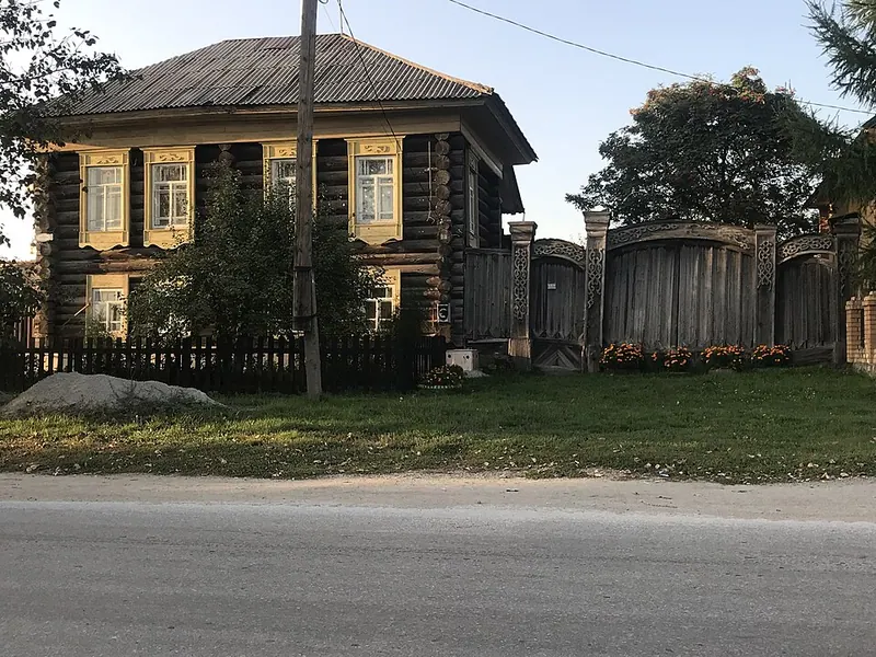 Жилой дом с воротами (Колывань)