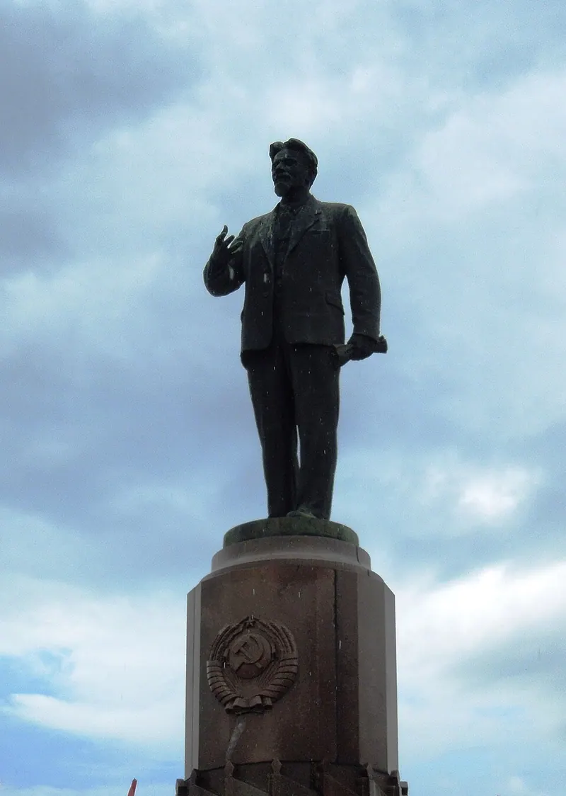 Памятник М. И. Калинину (Калининград)