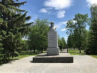 Памятник Б. М. Хитрово в Карсуне