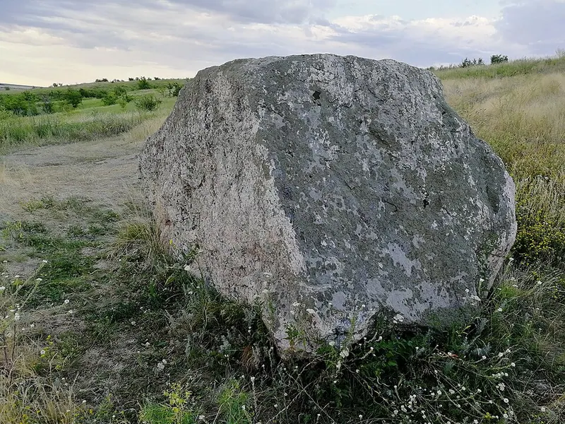 Слащёвский валун