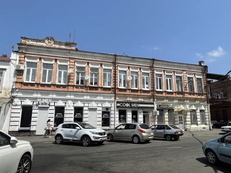 Дом 3 на улице Куйбышева/ Дом 1 на улице Вахтангова